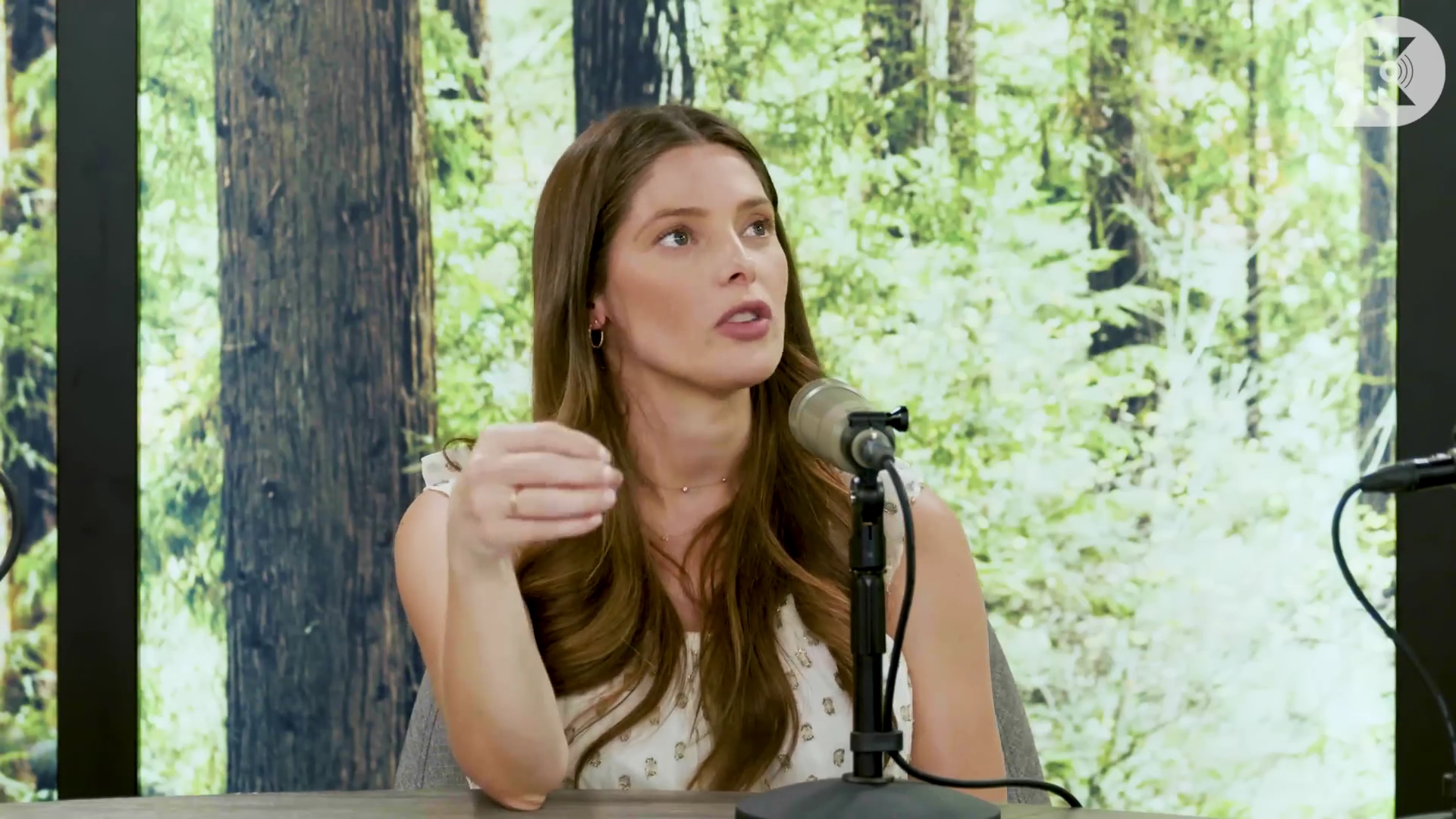 Ashley-Greene-dot-nl_TheTwilightEffect-MackenzieFoy2522.jpg