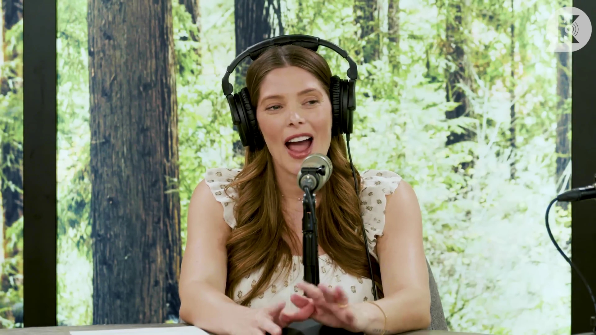 Ashley-Greene-dot-nl_TheTwilightEffect-MackenzieFoy2845.jpg