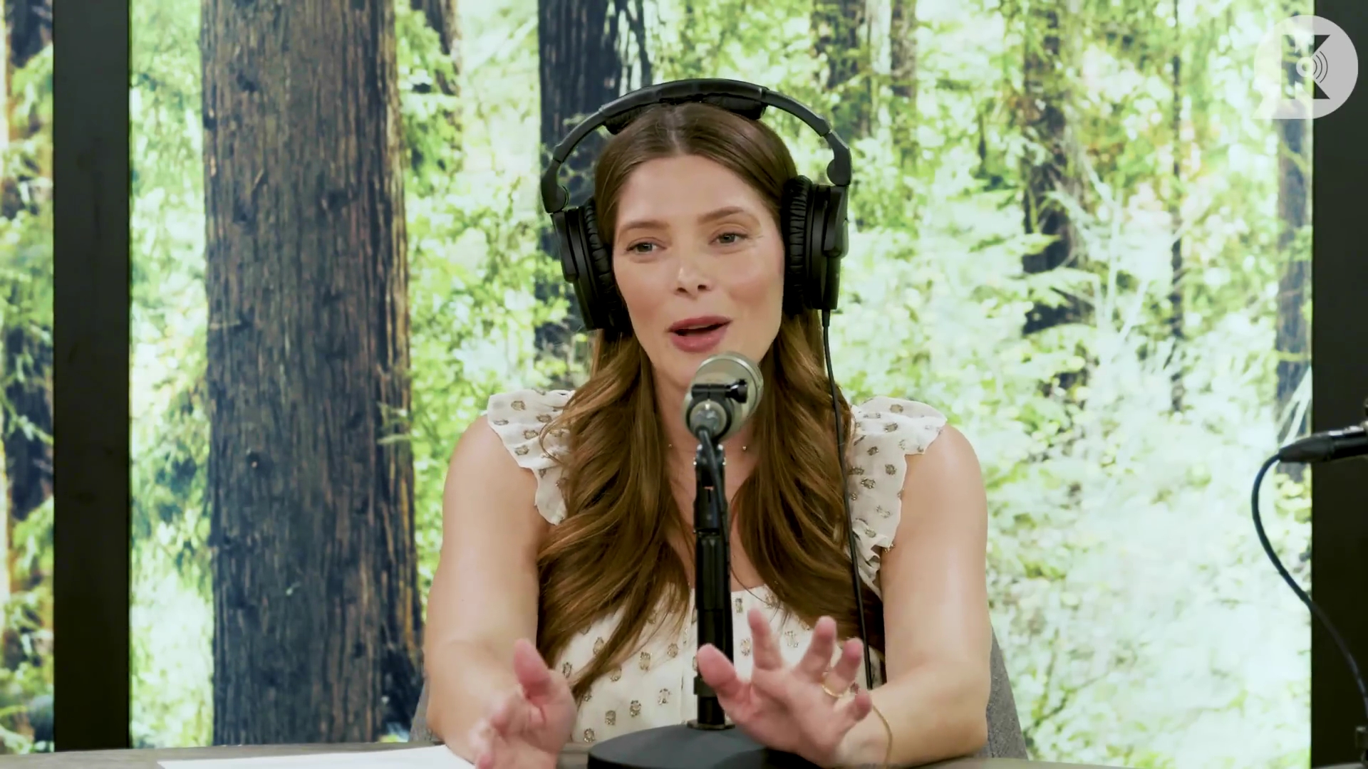 Ashley-Greene-dot-nl_TheTwilightEffect-MackenzieFoy2847.jpg