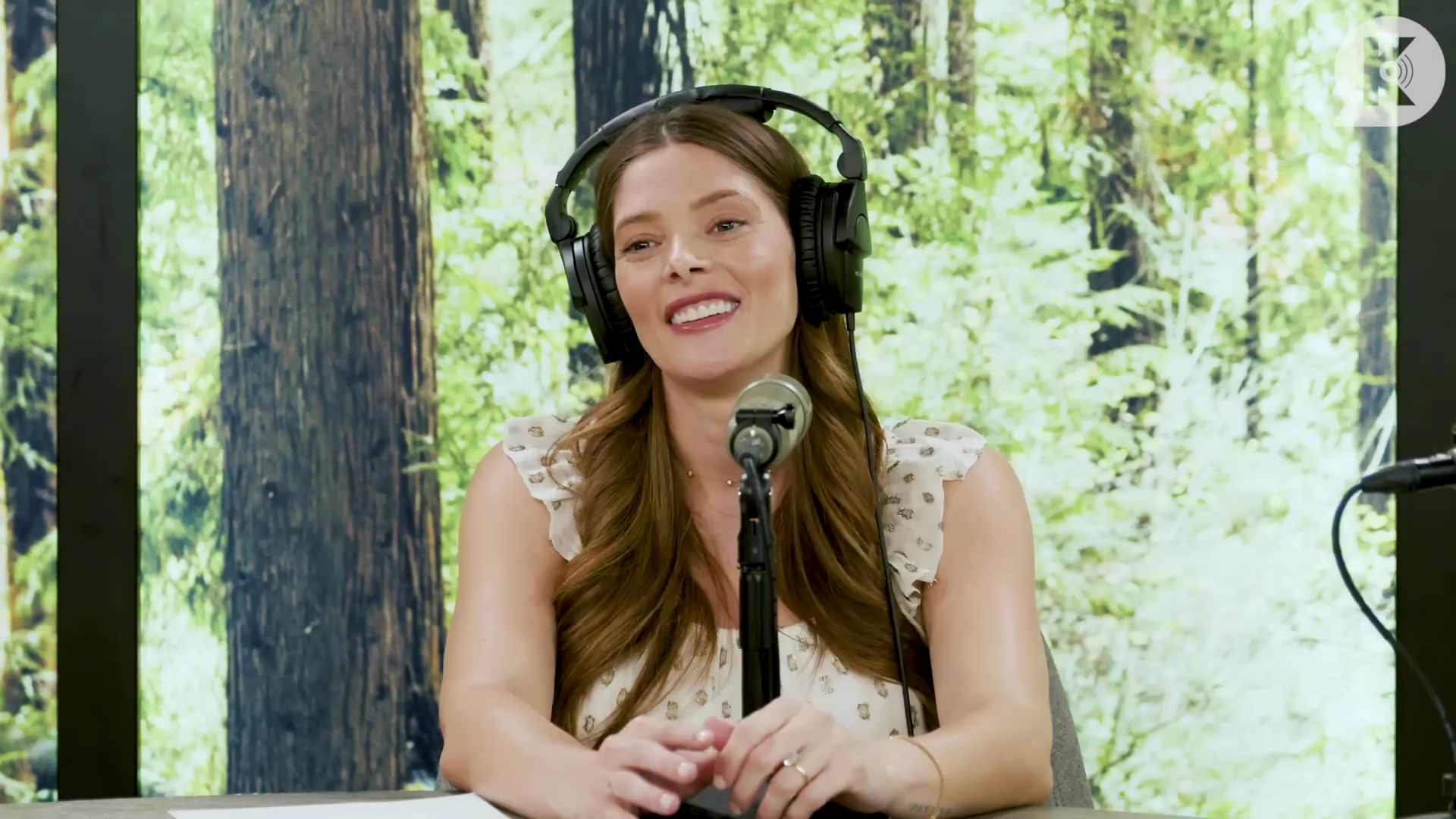 Ashley-Greene-dot-nl_TheTwilightEffect-MackenzieFoy2848.jpg