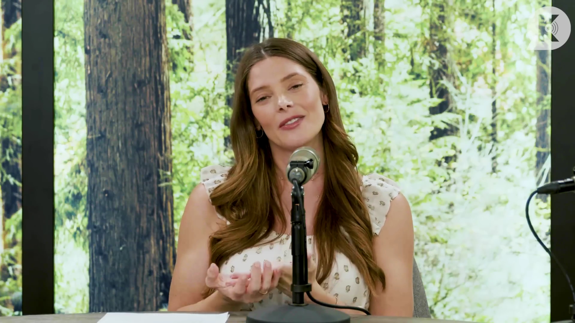 Ashley-Greene-dot-nl_TheTwilightEffect-MackenzieFoy3126.jpg