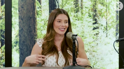 Ashley-Greene-dot-nl_TheTwilightEffect-MackenzieFoy0552.jpg