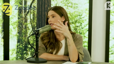 Ashley-Greene-dot-nl_TheTwilightEffect-MackenzieFoy0900.jpg