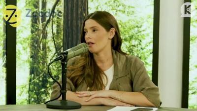 Ashley-Greene-dot-nl_TheTwilightEffect-MackenzieFoy0939.jpg