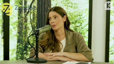 Ashley-Greene-dot-nl_TheTwilightEffect-MackenzieFoy0942.jpg