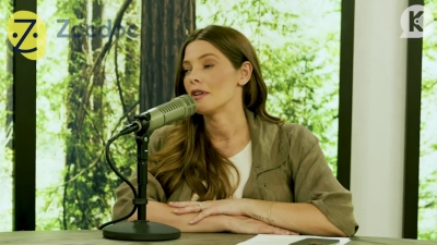 Ashley-Greene-dot-nl_TheTwilightEffect-MackenzieFoy0948.jpg
