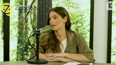 Ashley-Greene-dot-nl_TheTwilightEffect-MackenzieFoy0949.jpg