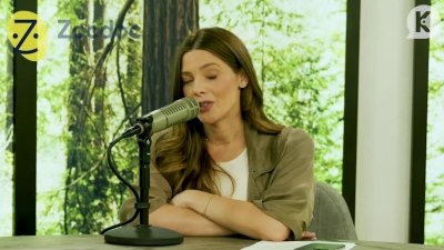 Ashley-Greene-dot-nl_TheTwilightEffect-MackenzieFoy0960.jpg