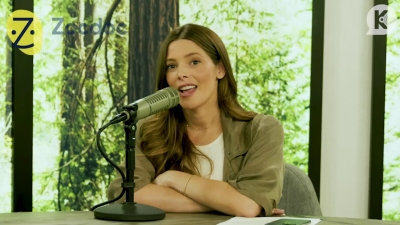 Ashley-Greene-dot-nl_TheTwilightEffect-MackenzieFoy0964.jpg