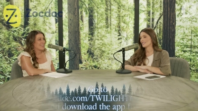 Ashley-Greene-dot-nl_TheTwilightEffect-MackenzieFoy0980.jpg