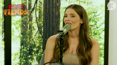 Ashley-Greene-dot-nl_TheTwilightEffect-MackenzieFoy0992.jpg