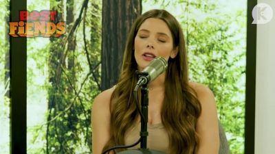 Ashley-Greene-dot-nl_TheTwilightEffect-MackenzieFoy0994.jpg