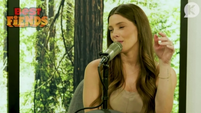 Ashley-Greene-dot-nl_TheTwilightEffect-MackenzieFoy1001.jpg
