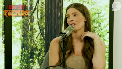 Ashley-Greene-dot-nl_TheTwilightEffect-MackenzieFoy1007.jpg