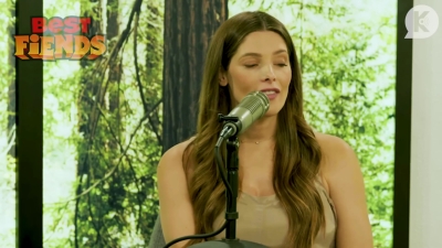 Ashley-Greene-dot-nl_TheTwilightEffect-MackenzieFoy1040.jpg