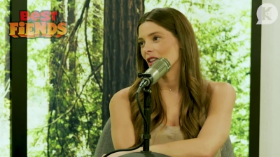 Ashley-Greene-dot-nl_TheTwilightEffect-MackenzieFoy1055.jpg