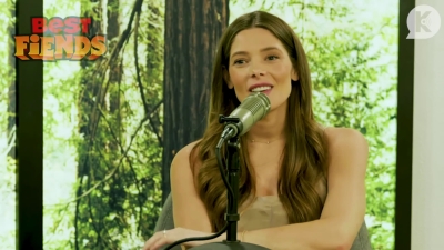 Ashley-Greene-dot-nl_TheTwilightEffect-MackenzieFoy1063.jpg