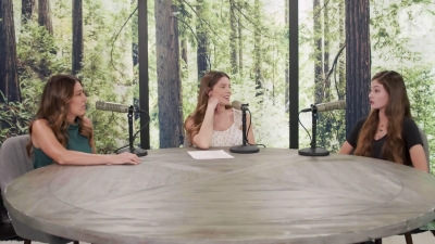 Ashley-Greene-dot-nl_TheTwilightEffect-MackenzieFoy1230.jpg