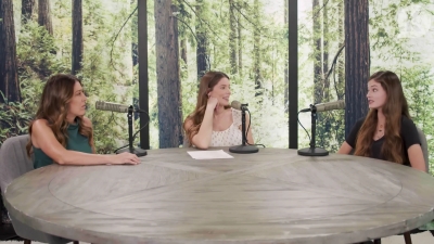Ashley-Greene-dot-nl_TheTwilightEffect-MackenzieFoy1231.jpg