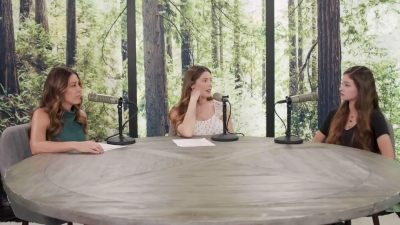 Ashley-Greene-dot-nl_TheTwilightEffect-MackenzieFoy1244.jpg