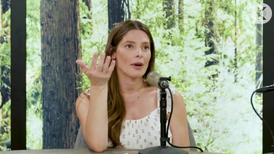 Ashley-Greene-dot-nl_TheTwilightEffect-MackenzieFoy1266.jpg