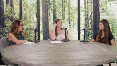 Ashley-Greene-dot-nl_TheTwilightEffect-MackenzieFoy1301.jpg