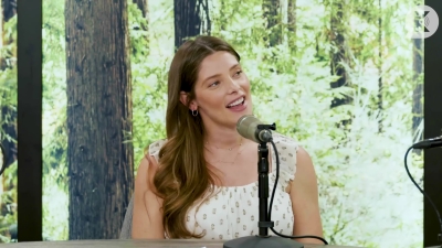 Ashley-Greene-dot-nl_TheTwilightEffect-MackenzieFoy1312.jpg