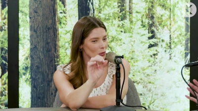 Ashley-Greene-dot-nl_TheTwilightEffect-MackenzieFoy1559.jpg