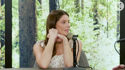 Ashley-Greene-dot-nl_TheTwilightEffect-MackenzieFoy1604.jpg