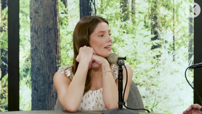 Ashley-Greene-dot-nl_TheTwilightEffect-MackenzieFoy1605.jpg