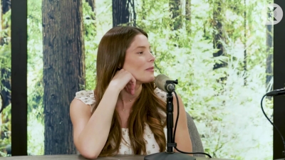 Ashley-Greene-dot-nl_TheTwilightEffect-MackenzieFoy2232.jpg