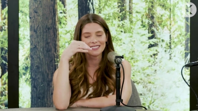 Ashley-Greene-dot-nl_TheTwilightEffect-MackenzieFoy2405.jpg