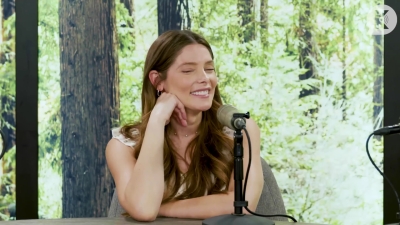 Ashley-Greene-dot-nl_TheTwilightEffect-MackenzieFoy2434.jpg