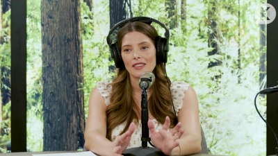 Ashley-Greene-dot-nl_TheTwilightEffect-MackenzieFoy2923.jpg