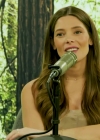Ashley-Greene-dot-nl_TheTwilightEffect-MackenzieFoy1063.jpg