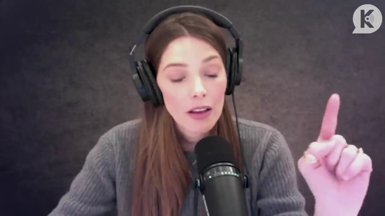 Ashley-Greene-dot-nl_TheTwilightEffect-PeterFacinelliLivestream0117.jpg
