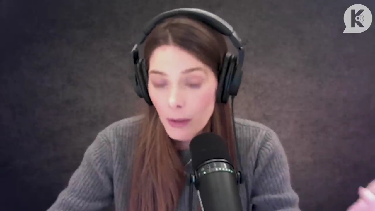 Ashley-Greene-dot-nl_TheTwilightEffect-PeterFacinelliLivestream0118.jpg