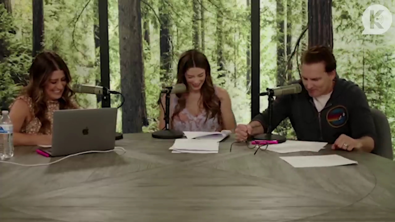 Ashley-Greene-dot-nl_TheTwilightEffect-PeterFacinelliLivestream1125.jpg Ashley-Greene-dot-nl_TheTwilightEffect-PeterFacinelliLivestream1125.jpg