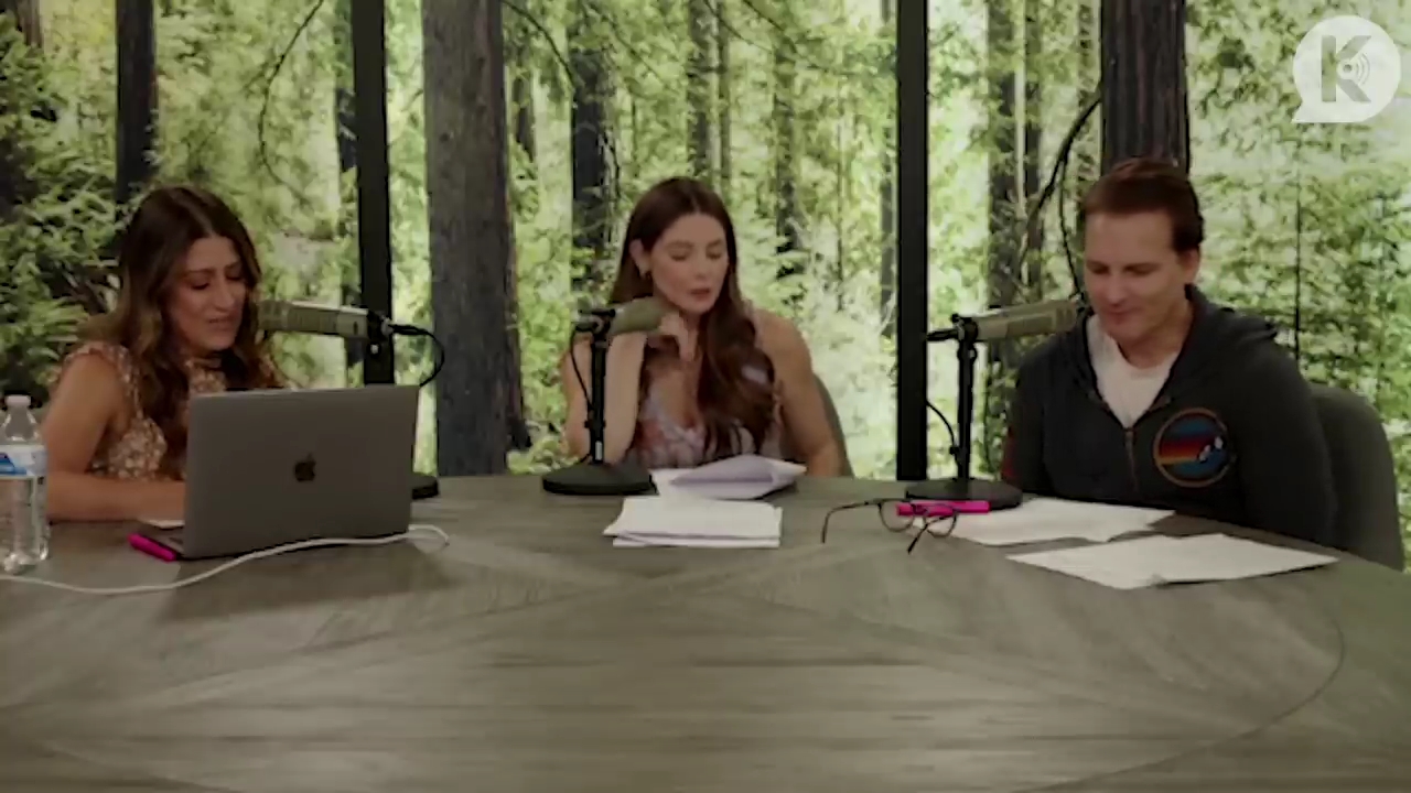 Ashley-Greene-dot-nl_TheTwilightEffect-PeterFacinelliLivestream1235.jpg Ashley-Greene-dot-nl_TheTwilightEffect-PeterFacinelliLivestream1235.jpg