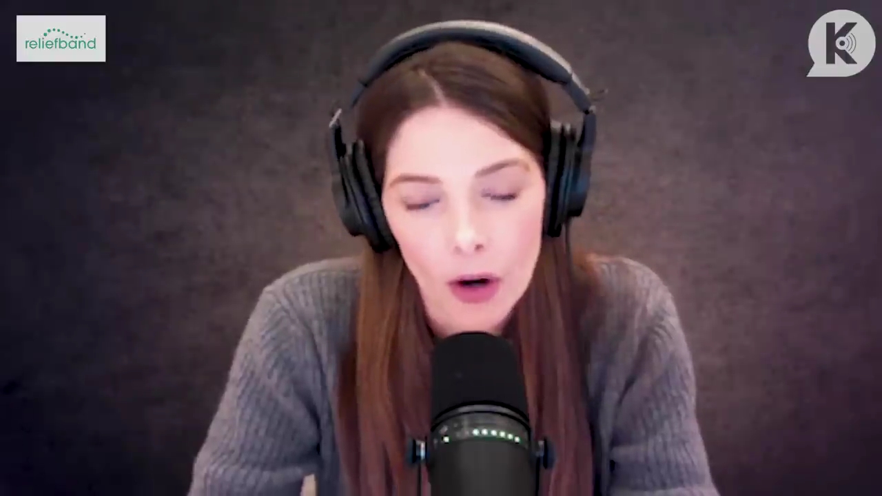 Ashley-Greene-dot-nl_TheTwilightEffect-PeterFacinelliLivestream1428.jpg Ashley-Greene-dot-nl_TheTwilightEffect-PeterFacinelliLivestream1428.jpg