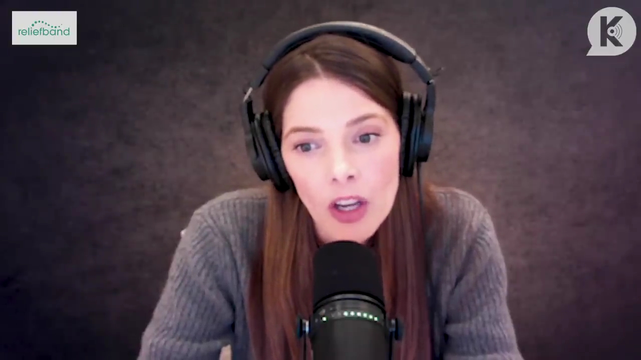 Ashley-Greene-dot-nl_TheTwilightEffect-PeterFacinelliLivestream1441.jpg