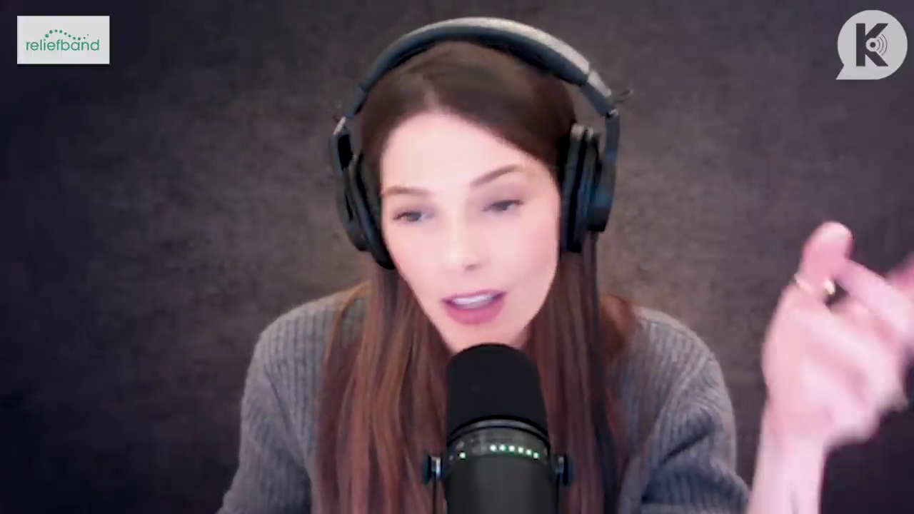 Ashley-Greene-dot-nl_TheTwilightEffect-PeterFacinelliLivestream1535.jpg