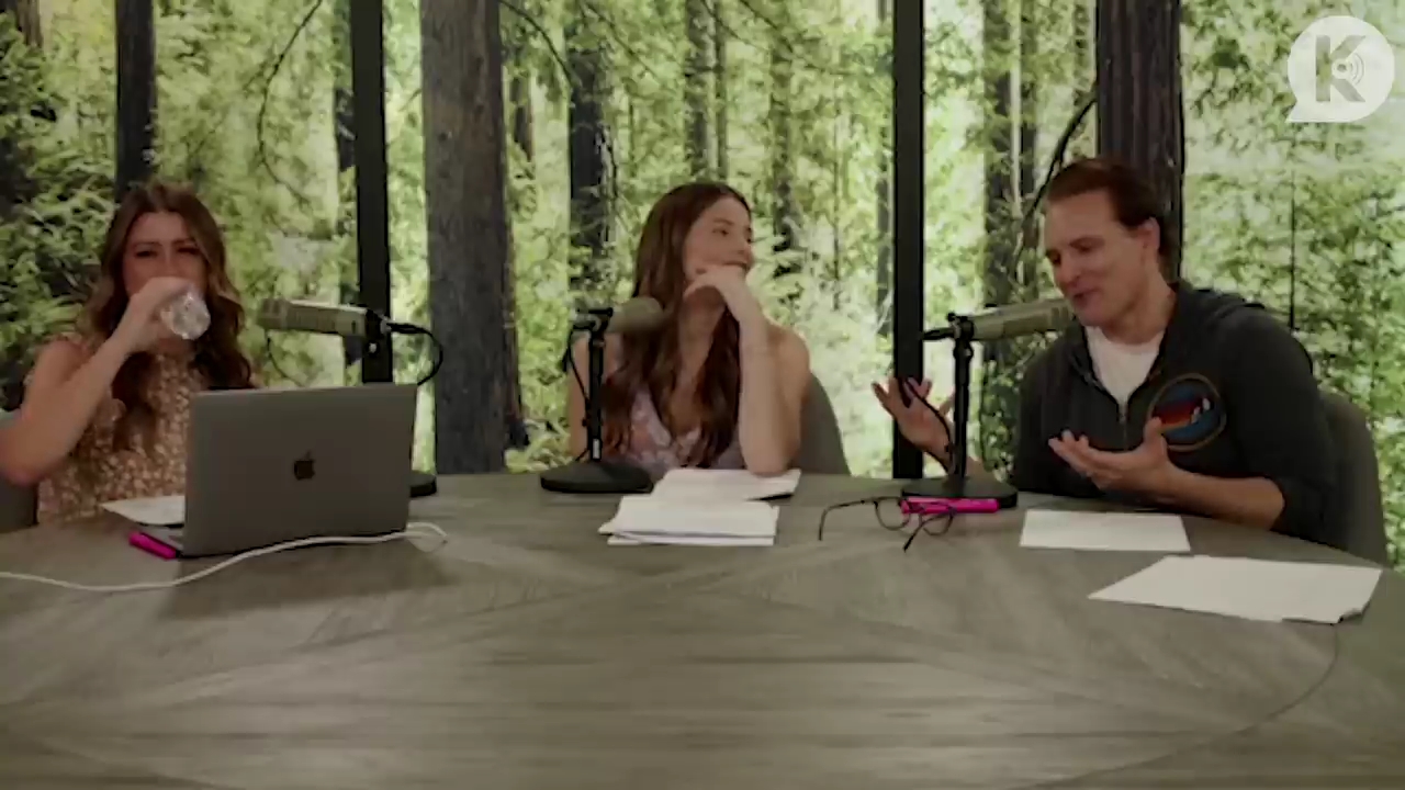 Ashley-Greene-dot-nl_TheTwilightEffect-PeterFacinelliLivestream1678.jpg
