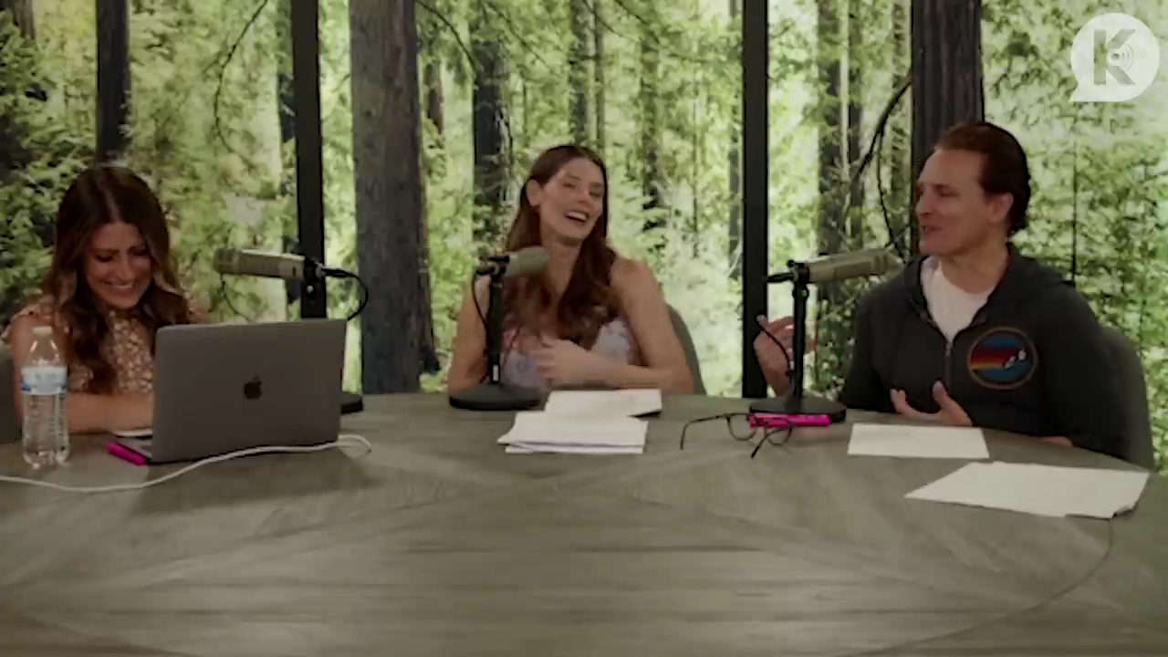 Ashley-Greene-dot-nl_TheTwilightEffect-PeterFacinelliLivestream1744.jpg