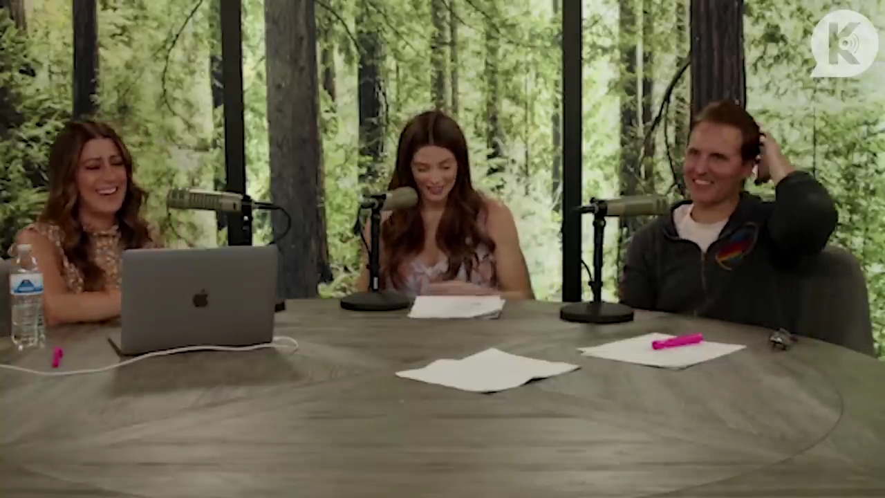 Ashley-Greene-dot-nl_TheTwilightEffect-PeterFacinelliLivestream4504.jpg