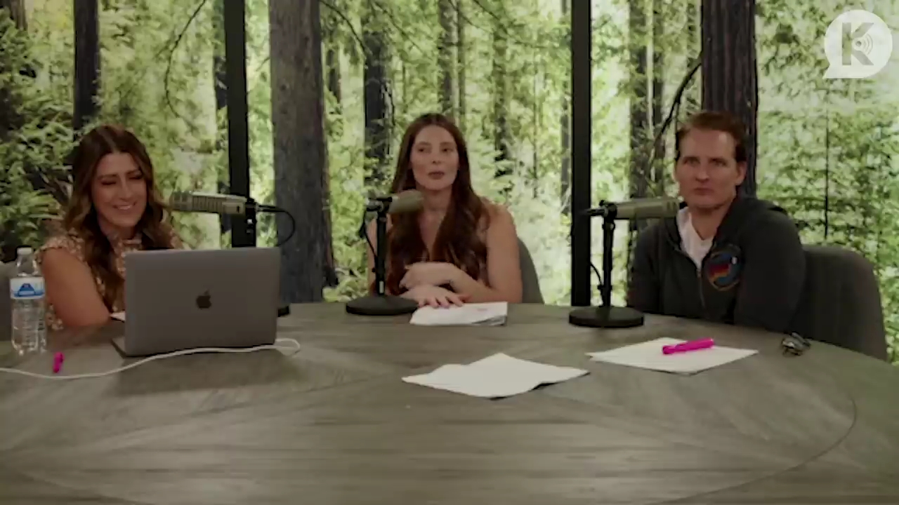 Ashley-Greene-dot-nl_TheTwilightEffect-PeterFacinelliLivestream4533.jpg
