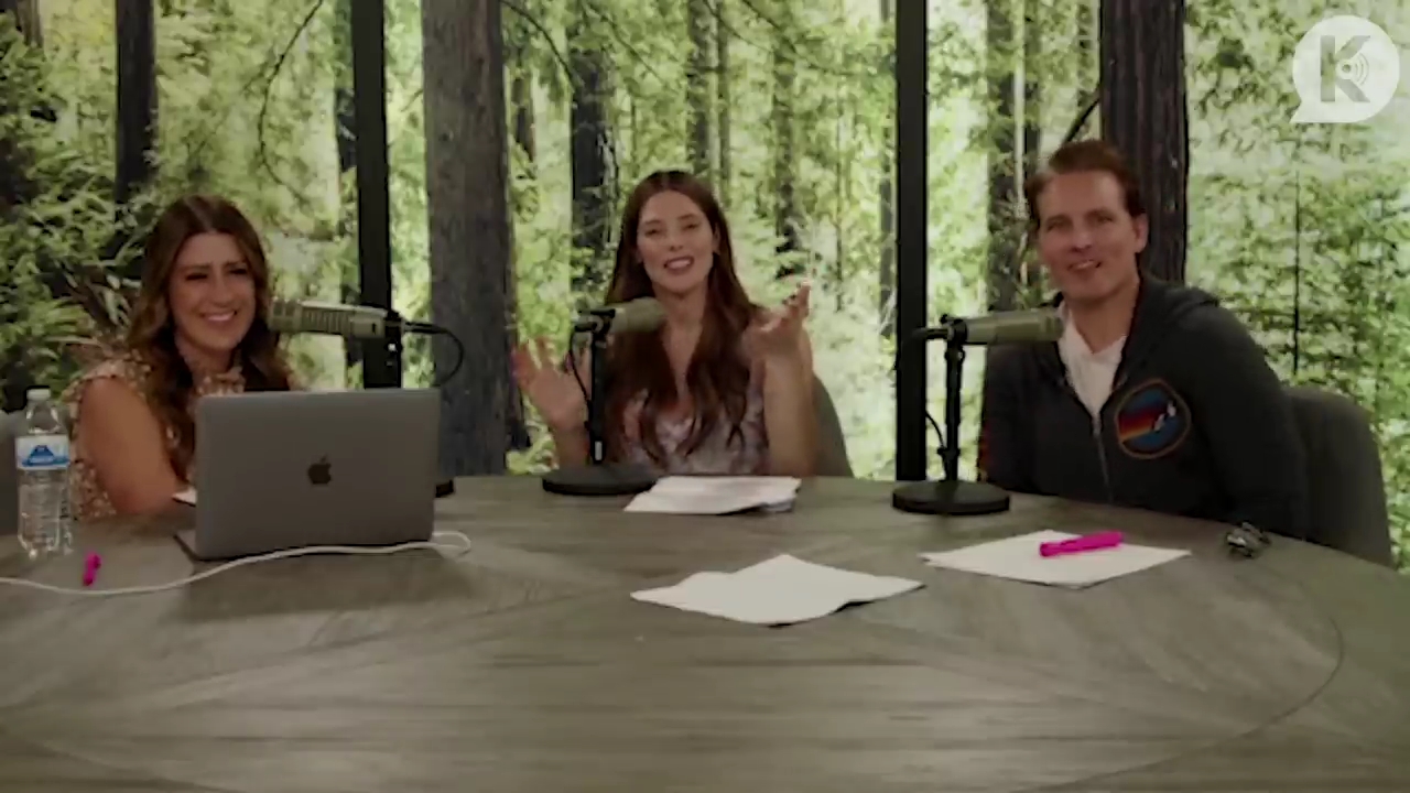 Ashley-Greene-dot-nl_TheTwilightEffect-PeterFacinelliLivestream4583.jpg