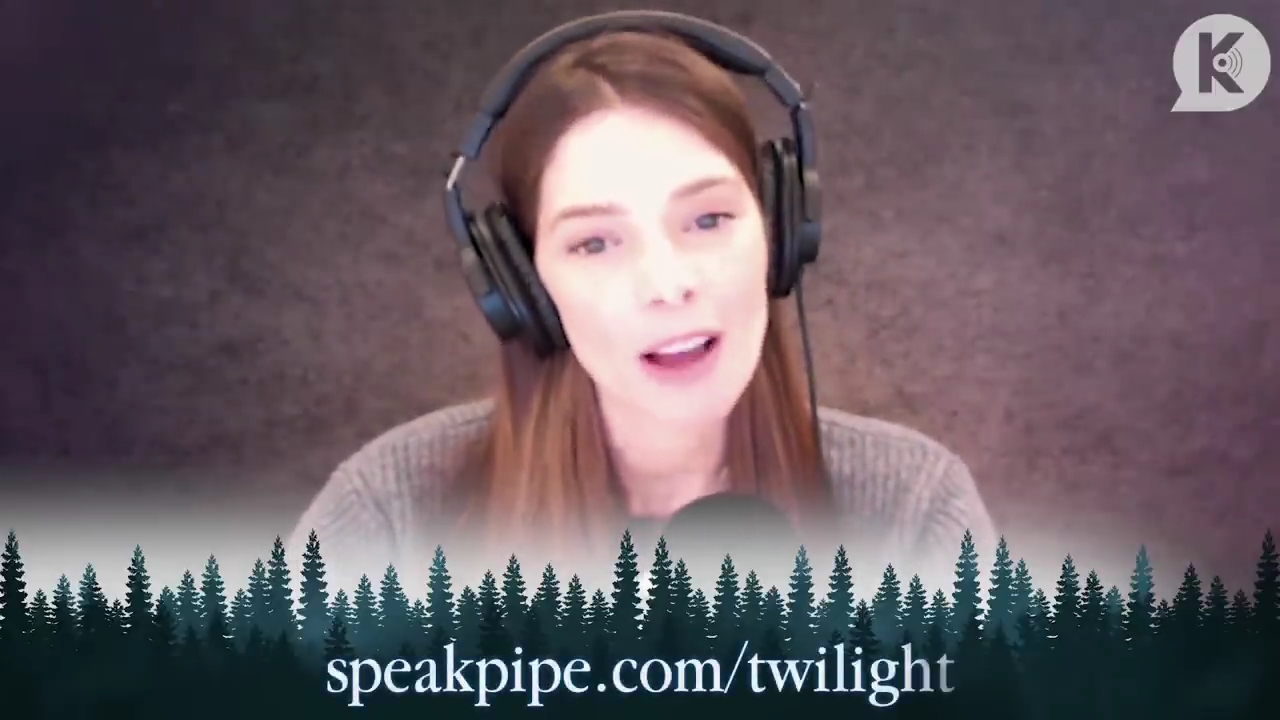 Ashley-Greene-dot-nl_TheTwilightEffect-PeterFacinelliLivestream4673.jpg