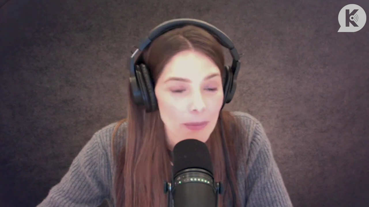 Ashley-Greene-dot-nl_TheTwilightEffect-PeterFacinelliLivestreamQA0102.jpg