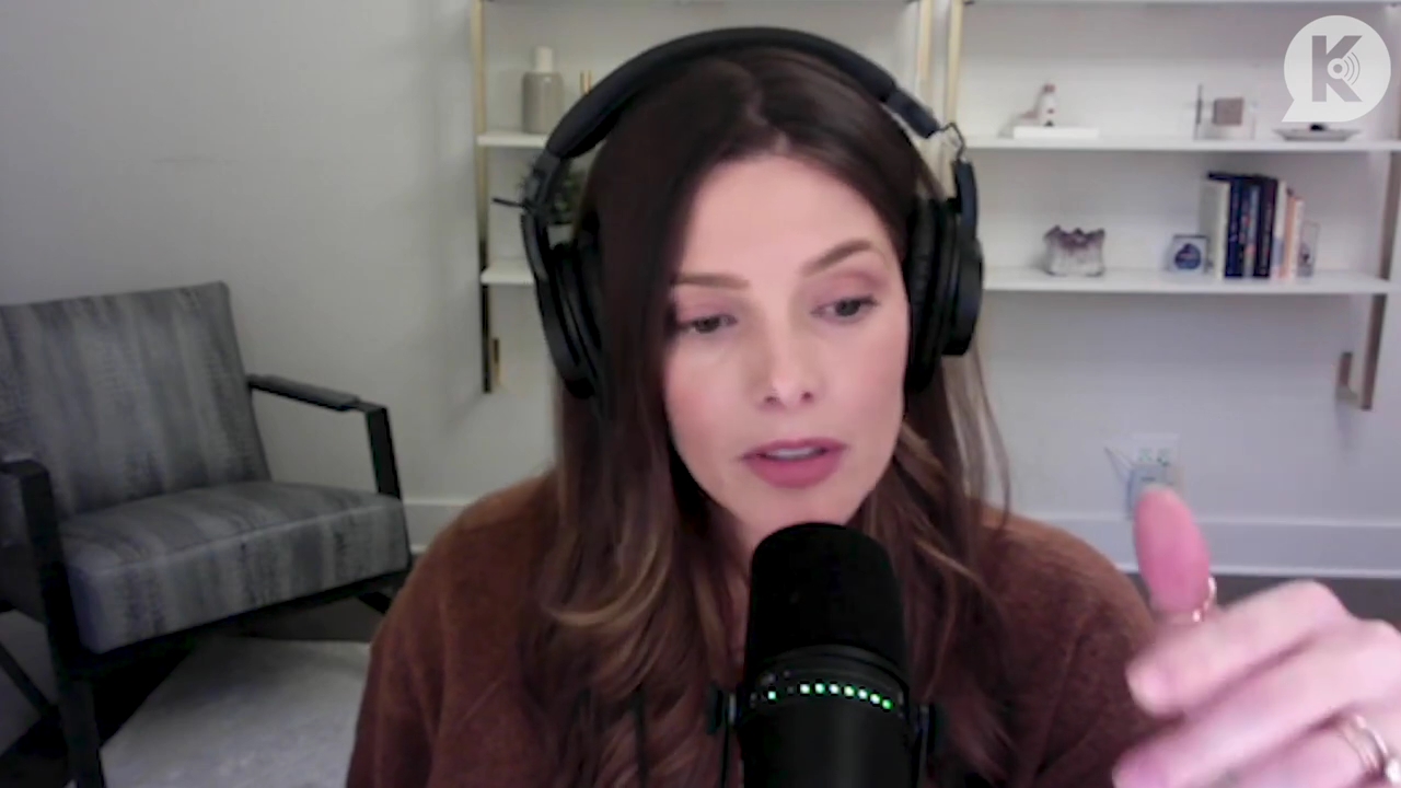 Ashley-Greene-dot-nl_TheTwilightEffect-AshleyAndMelanieAForeverFriendship0706.jpg
